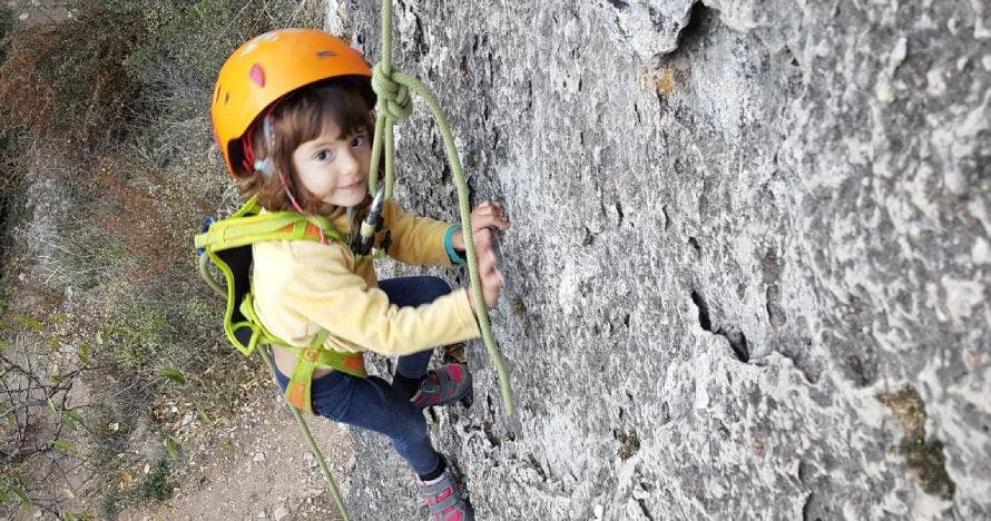 Espeleología + escalada + tirolina = Diversión en familia
