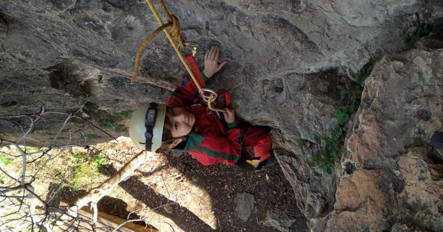 Espeleología + escalada + tirolina = Diversión en familia