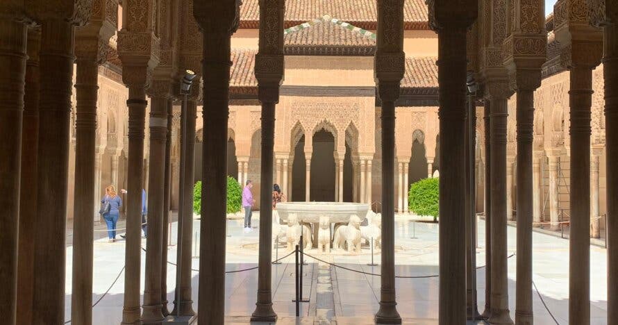 Visita guiada a la Alhambra y los Palacios Nazaríes con entradas