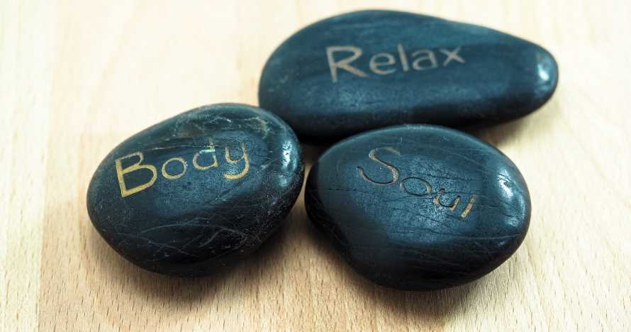 Masaje de piedras calientes: energía y bienestar en Attemtpo Wellness