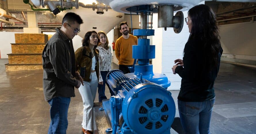 Visita la Antigua Fábrica Damm con cata y taller de tiraje opcional