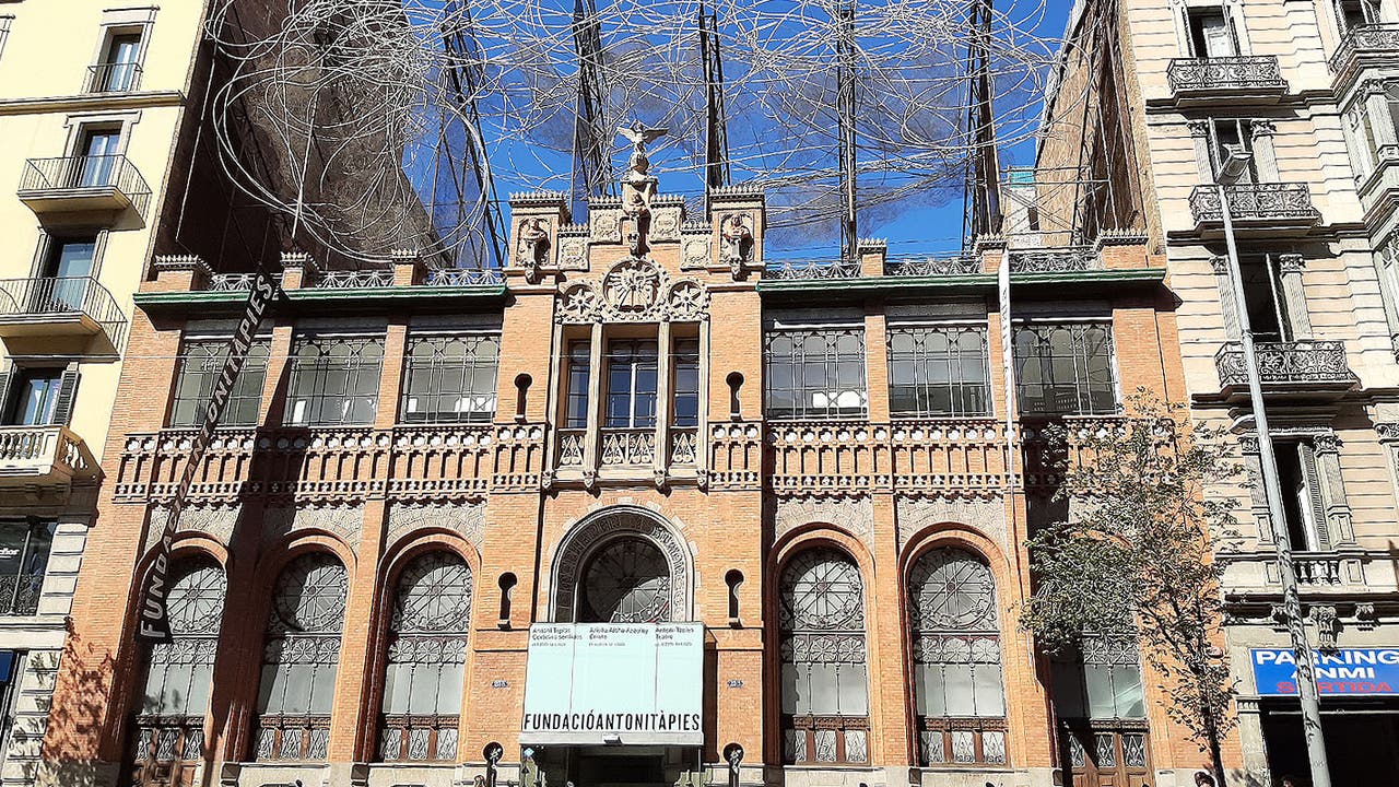 Eixample, secretos y leyendas de una época vibrante