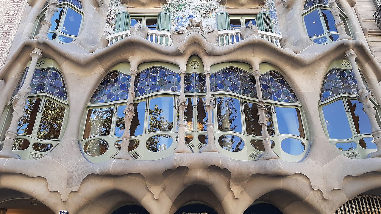 Eixample, secretos y leyendas de una época vibrante