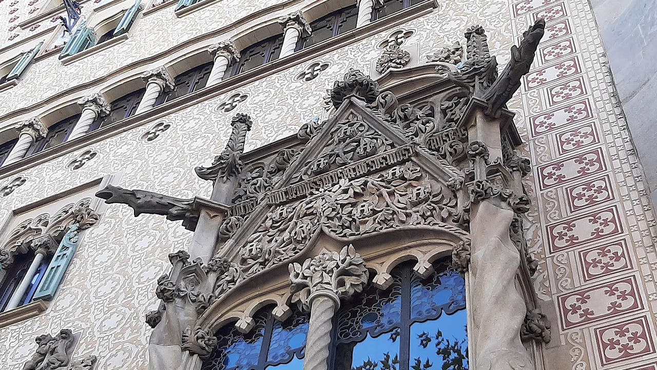 Eixample, secretos y leyendas de una época vibrante