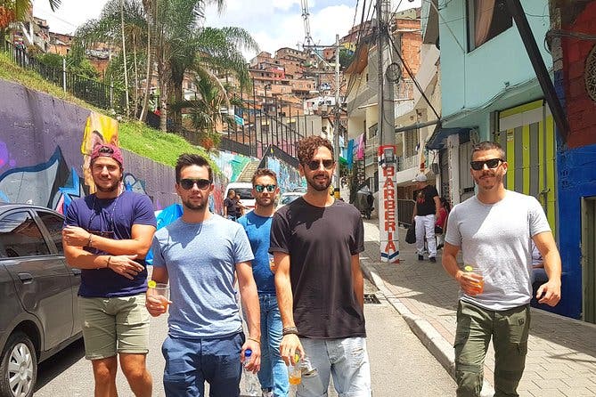 Comuna 13 Graffiti Tour with Street Food