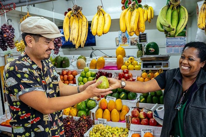 Las 10 degustaciones de Lima con lugareños: tour privado de comida callejera