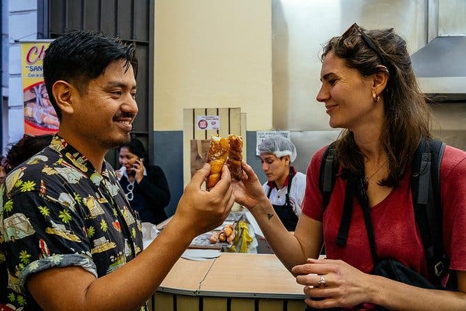 Las 10 degustaciones de Lima con lugareños: tour privado de comida callejera