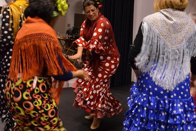 Clase de Baile Flamenco en Sevilla con Opcional Traje de Flamenco 