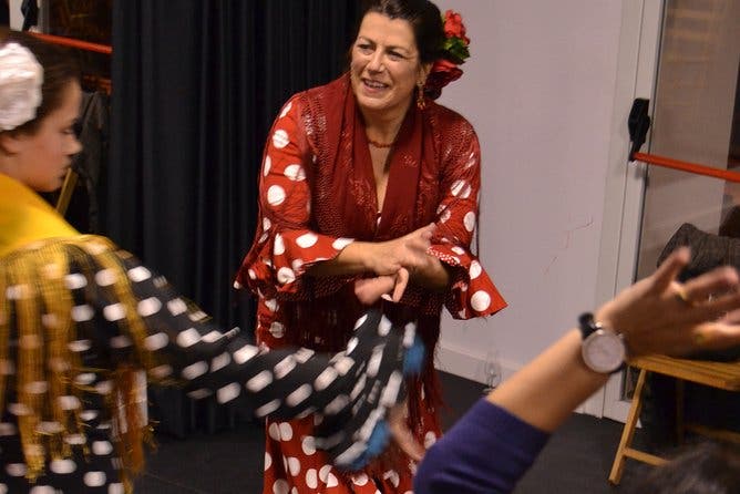Clase de Baile Flamenco en Sevilla con Opcional Traje de Flamenco 