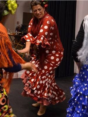Clase de Baile Flamenco en Sevilla con Opcional Traje de Flamenco 
