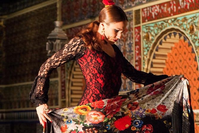 Espectáculo flamenco y menú especial en Torres Bermejas de Madrid