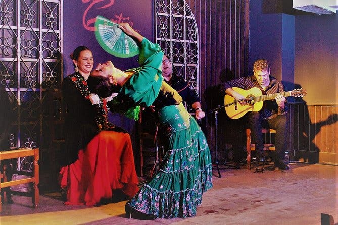 Espectáculo Flamenco Local en El Cortijo