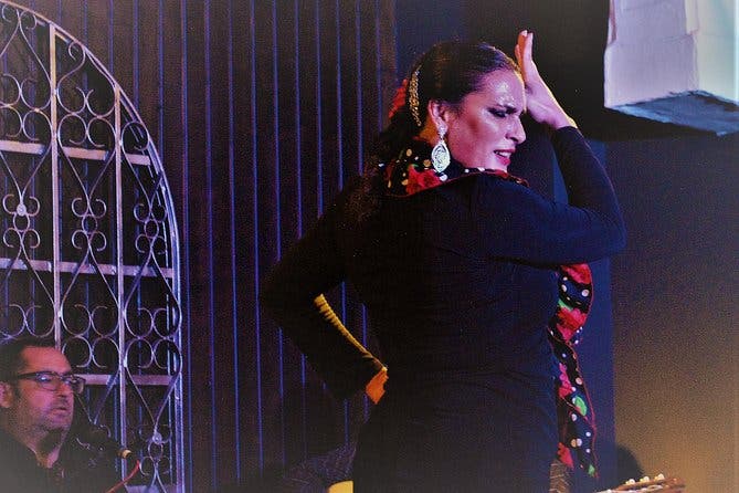 Espectáculo Flamenco Local en El Cortijo