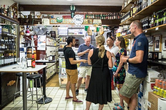 Barras ocultas y auténtico viaje de tapas