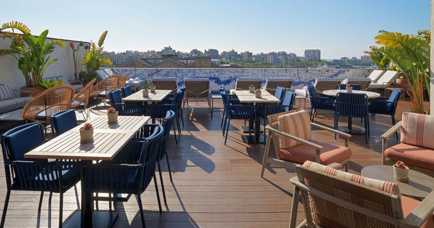 Brunch exclusivo Vora el Mar: deléitate en la terraza de H10 Port Vell