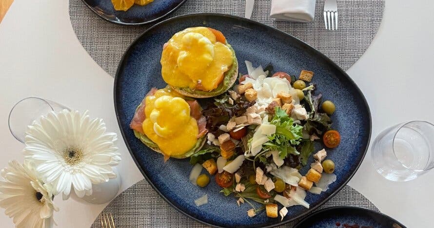 Brunch exclusivo Vora el Mar: deléitate en la terraza de H10 Port Vell