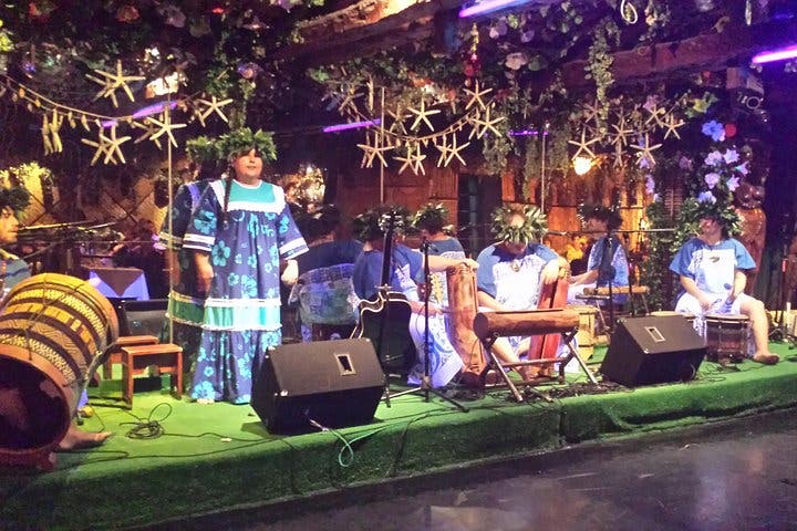 Cena y espectáculo tradicional en Santiago