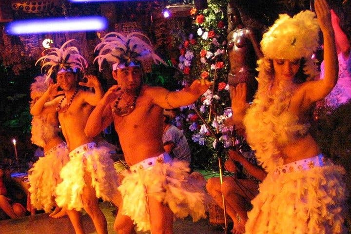 Cena y espectáculo tradicional en Santiago