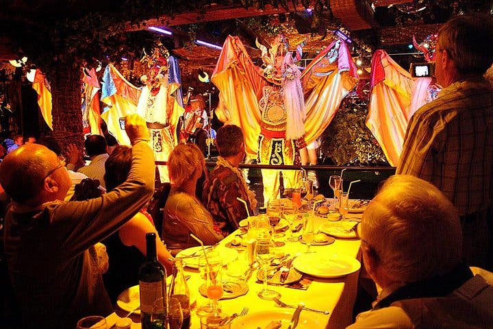 Cena y espectáculo tradicional en Santiago