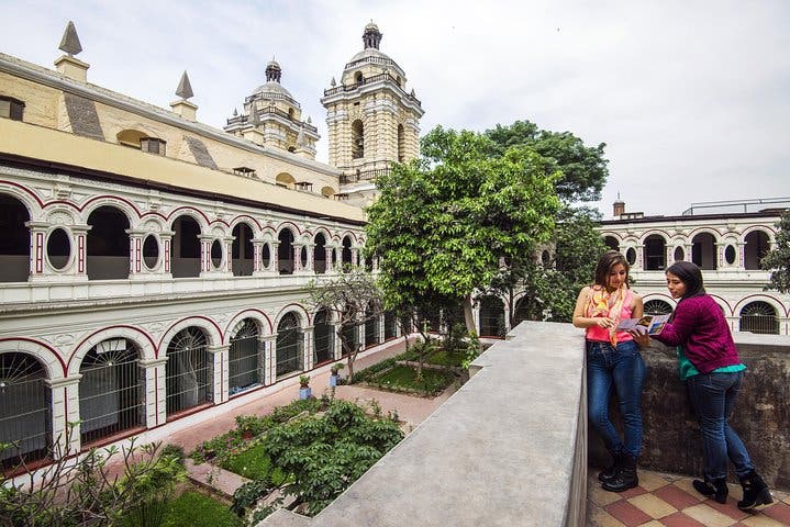 Experiencia de día completo en Lima: Pachacámac, centro histórico y Circuito Mágico del Agua