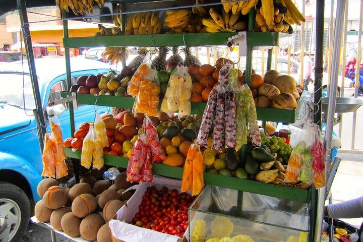 Excursión por los mercados locales y su historia gastronómica (grupos pequeños)