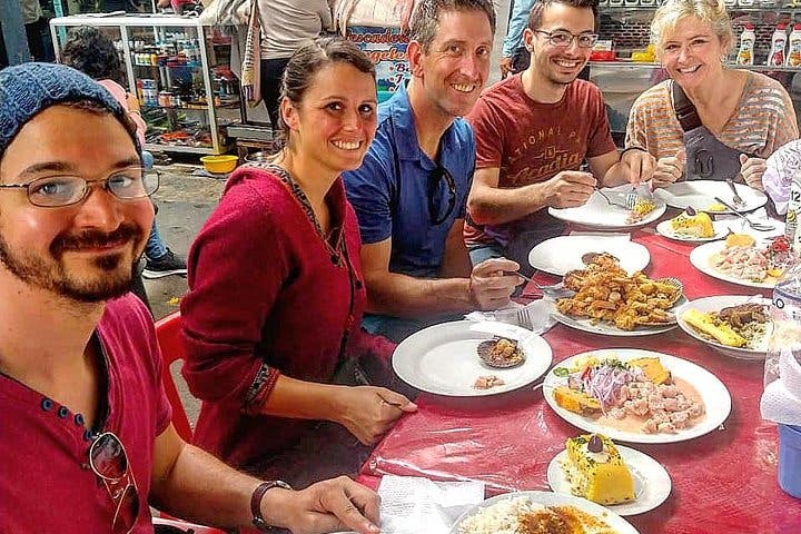 Excursión por los mercados locales y su historia gastronómica (grupos pequeños)