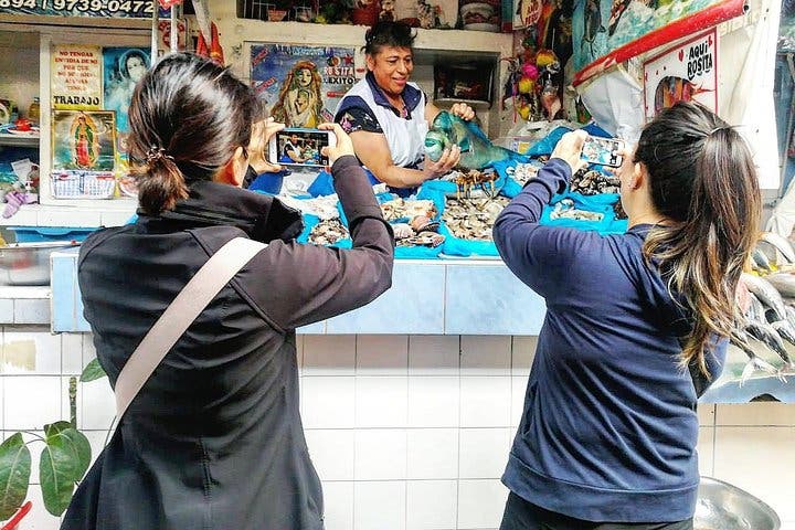 Excursión por los mercados locales y su historia gastronómica (grupos pequeños)