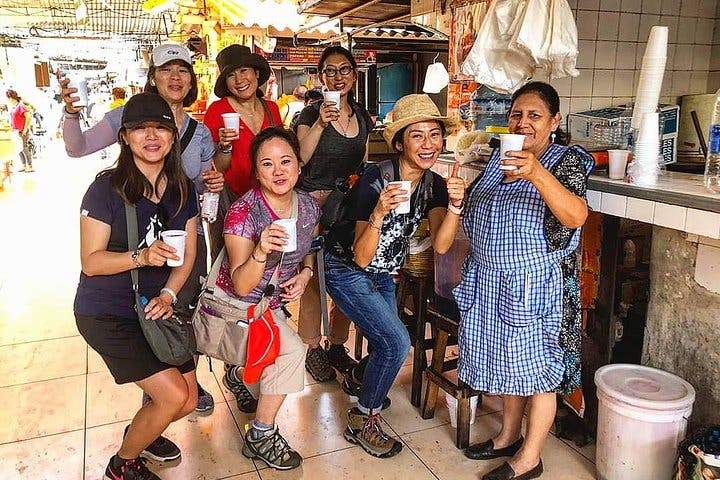 Excursión por los mercados locales y su historia gastronómica (grupos pequeños)