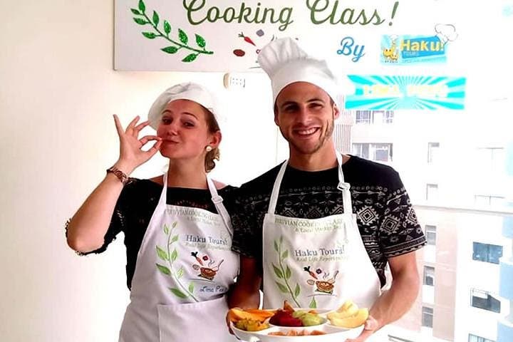 8 horas: recorrido por la ciudad de Lima, clase de cocina, recorrido por el mercado y frutas exóticas (grupos pequeños)