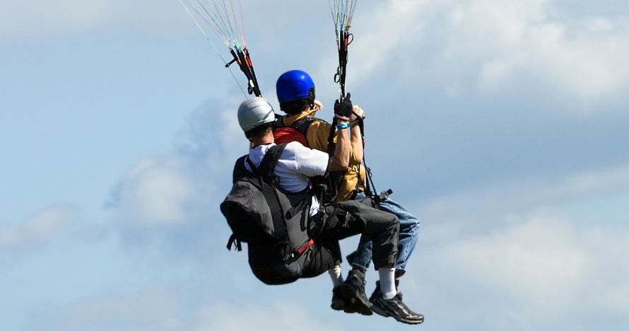 Sobrevuela Guadalajara en parapente y descubre La Muela de Alarilla