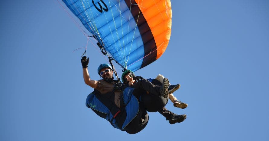 Sobrevuela Guadalajara en parapente y descubre La Muela de Alarilla
