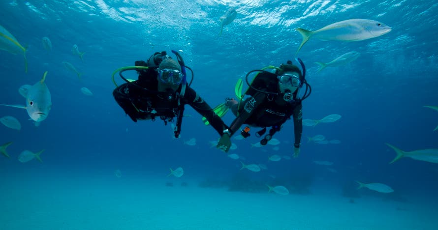 Descubre el mar con un bautismo de buceo en Tossa de Mar