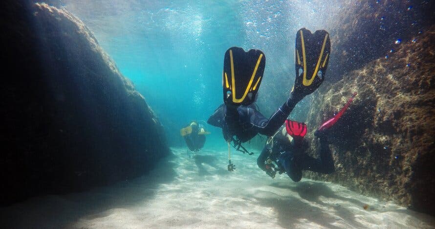 Descubre el mar con un bautismo de buceo en Tossa de Mar