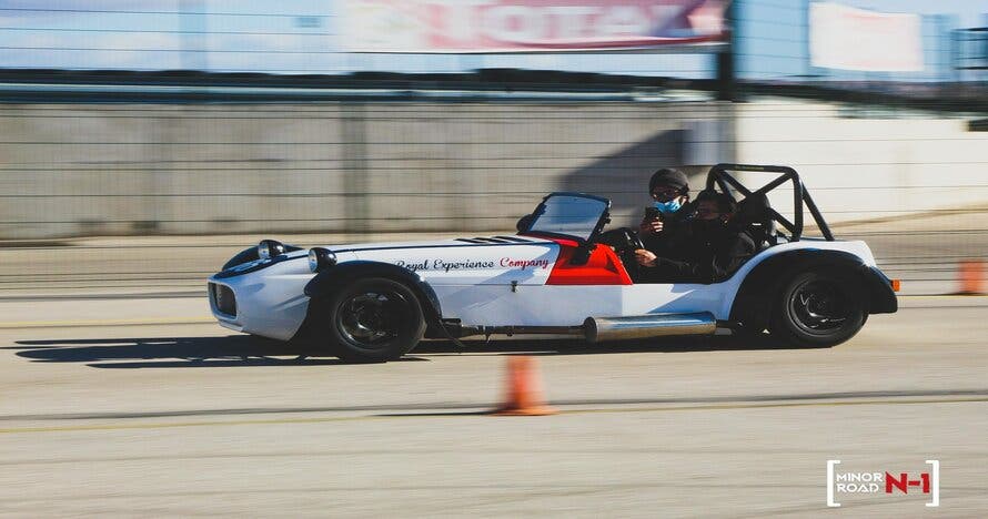 Vive la emoción de conducir coches diseñados para el drift en Jarama