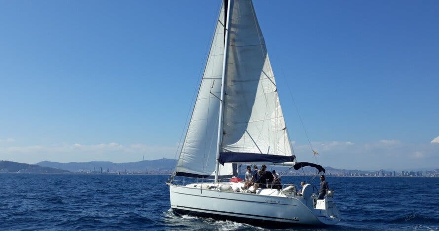 Navega en privado por el litoral de barcelona