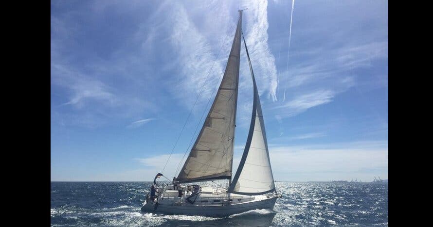 Navega en privado por el litoral de barcelona