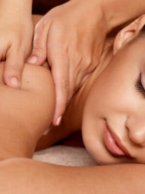 Libera tensiones: Quiromasaje en Divinity Clinic