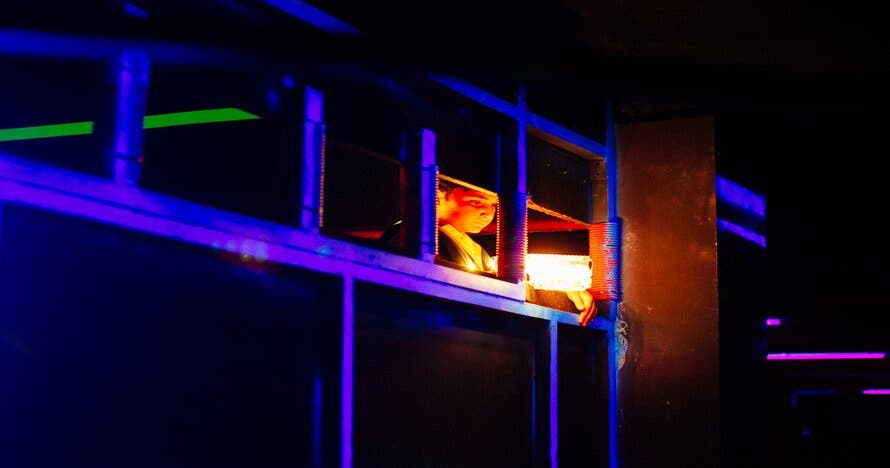 ¡Sumérgete en la acción! Partidas de láser tag en Laser Joc Badalona