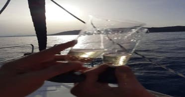 Paseo en velero a la puesta de sol y dormir en Port Ginesta