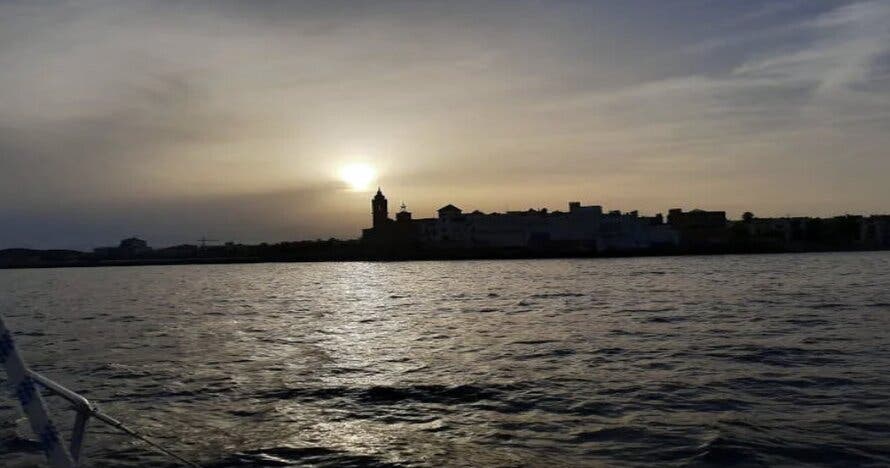Paseo en velero a la puesta de sol y dormir en Port Ginesta