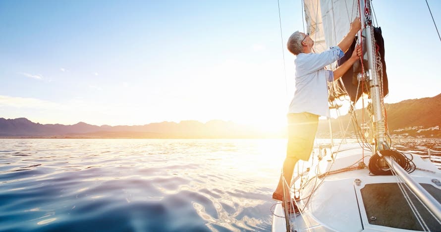 Paseo en velero a la puesta de sol y dormir en Port Ginesta