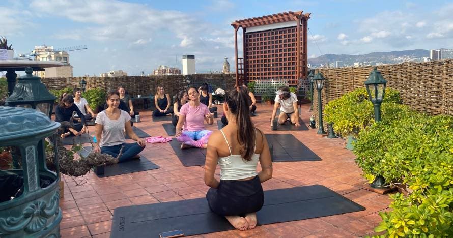 Yoga exclusivo en el jardín del Hotel Palace 5*