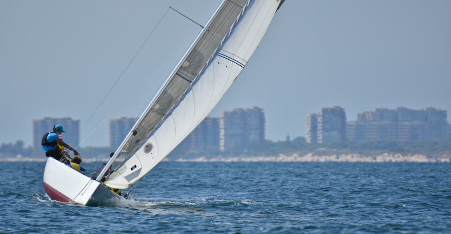 Navegar a vela