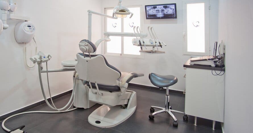 Sonrisa perfecta: revisión, radiografía y higiene dental con descuento