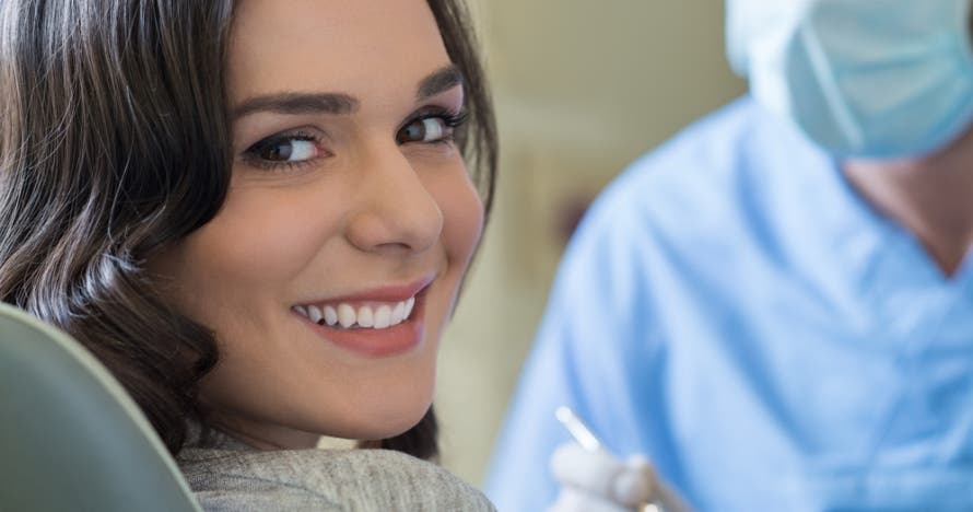 Sonrisa perfecta: revisión, radiografía y higiene dental con descuento