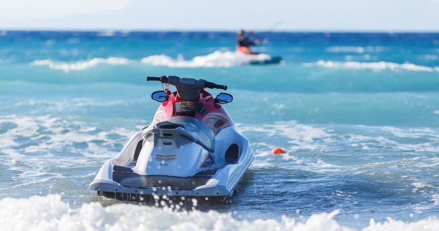 Alquila una moto de agua y disfruta de una divertida ruta en Barcelona