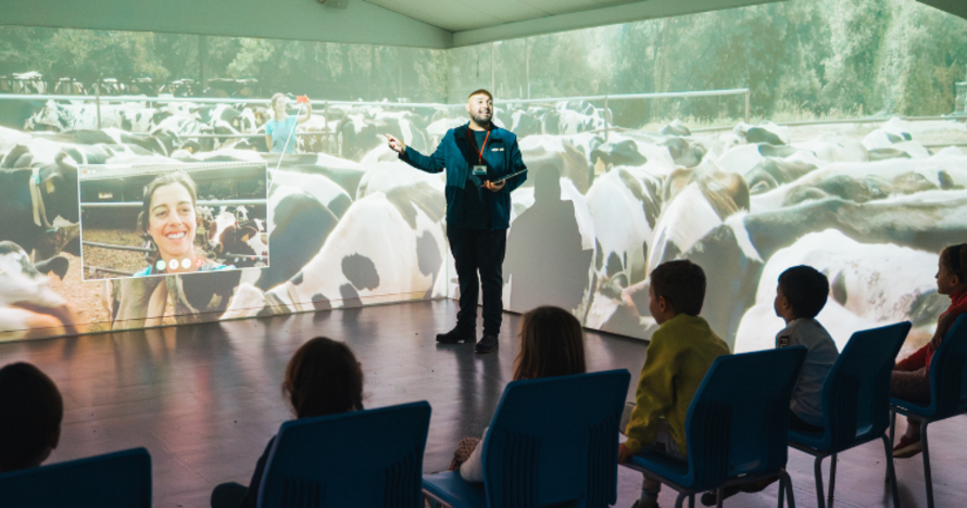 Visita una granja de vacas con la Experiència #Aprop de Llet Nostra