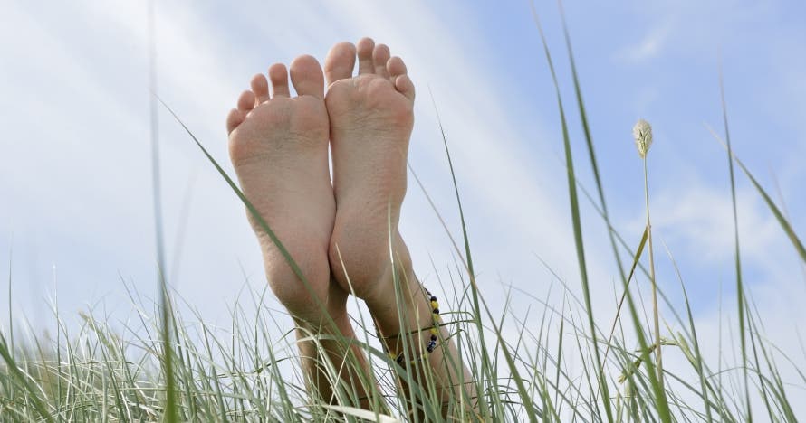Pies felices, mente serena: masaje relajante esencial