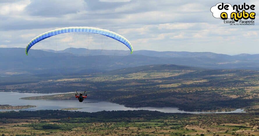 Vuelo en Parapente en la Sierra a 40 min. de Madrid