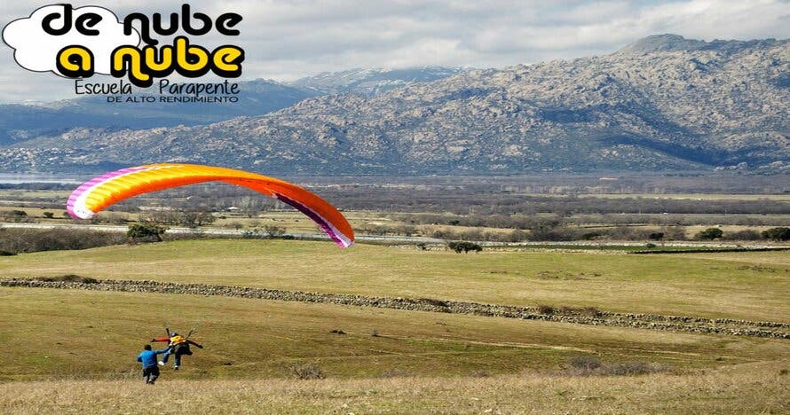 Vuelo en Parapente en la Sierra a 40 min. de Madrid